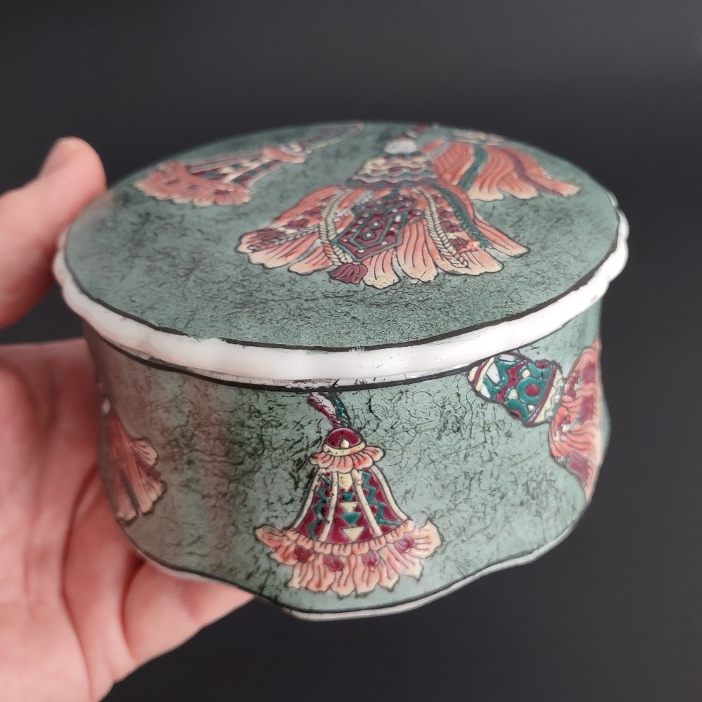 ‼️SOLD‼️ Vintage Oriental Collectible Porcelain Lidded Round Trinket Jewelry Box